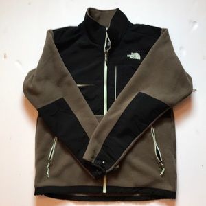 North Face Zip Up Medium. 6 Pockets.